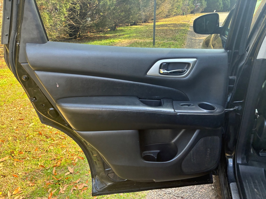 Photo 10 of this NISSAN PATHFINDER