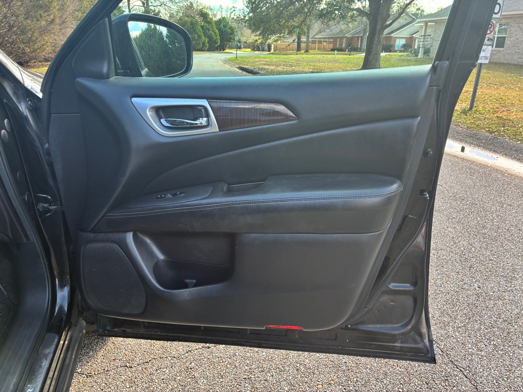 Photo 15 of this NISSAN PATHFINDER