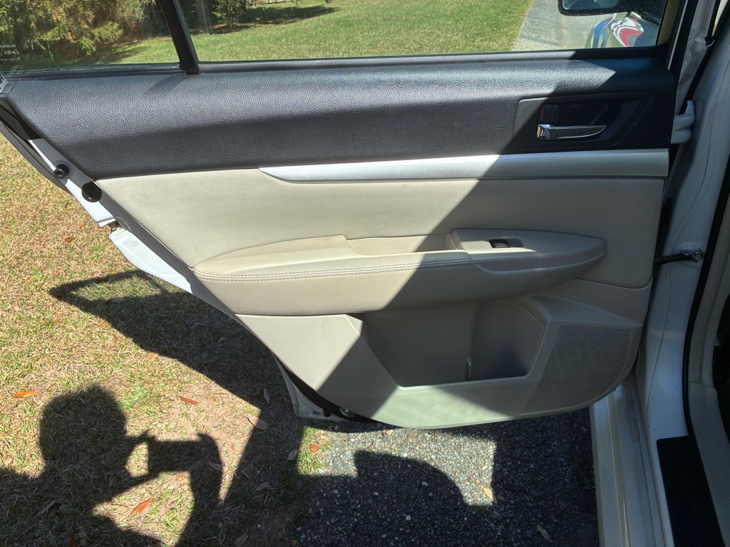 Photo 10 of this SUBARU LEGACY