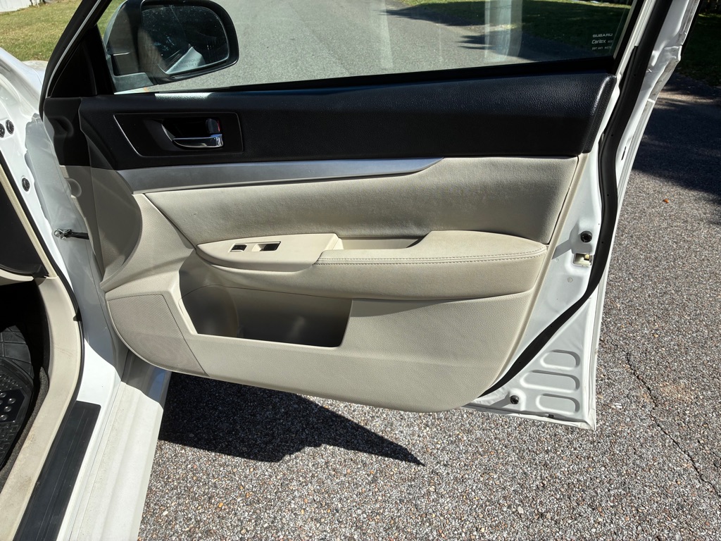 Photo 14 of this SUBARU LEGACY