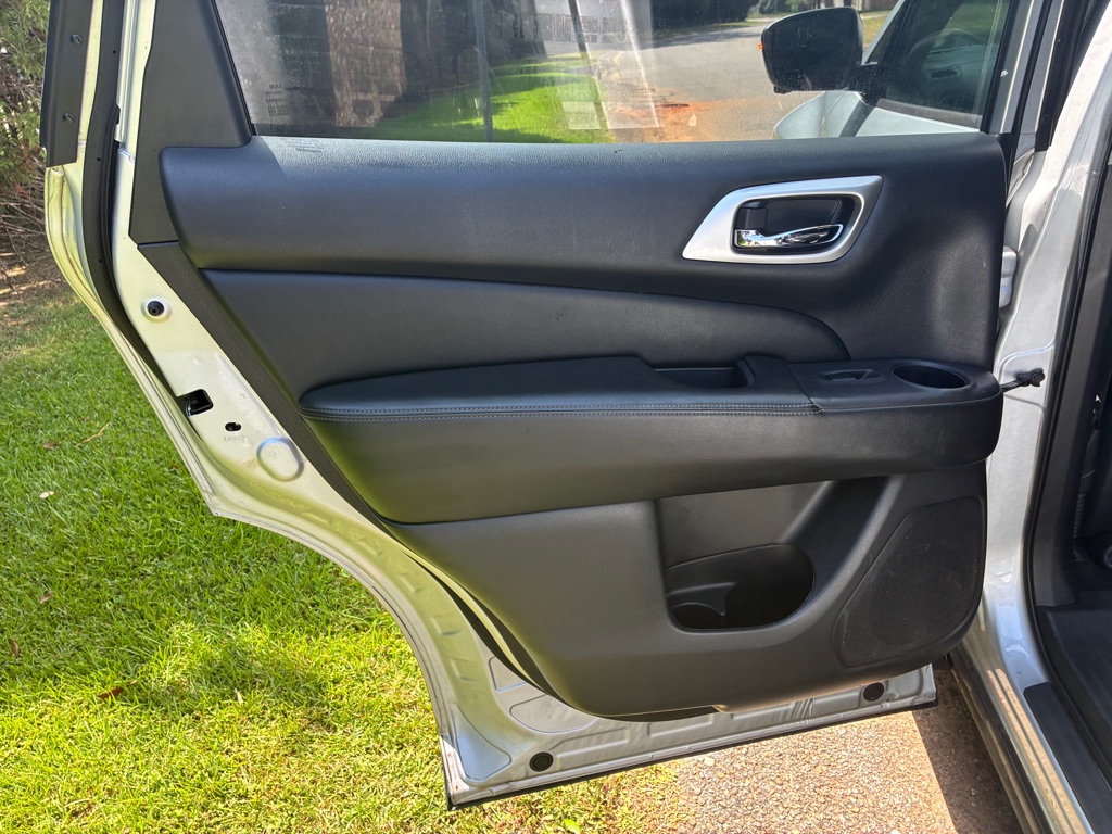 Photo 10 of this NISSAN PATHFINDER
