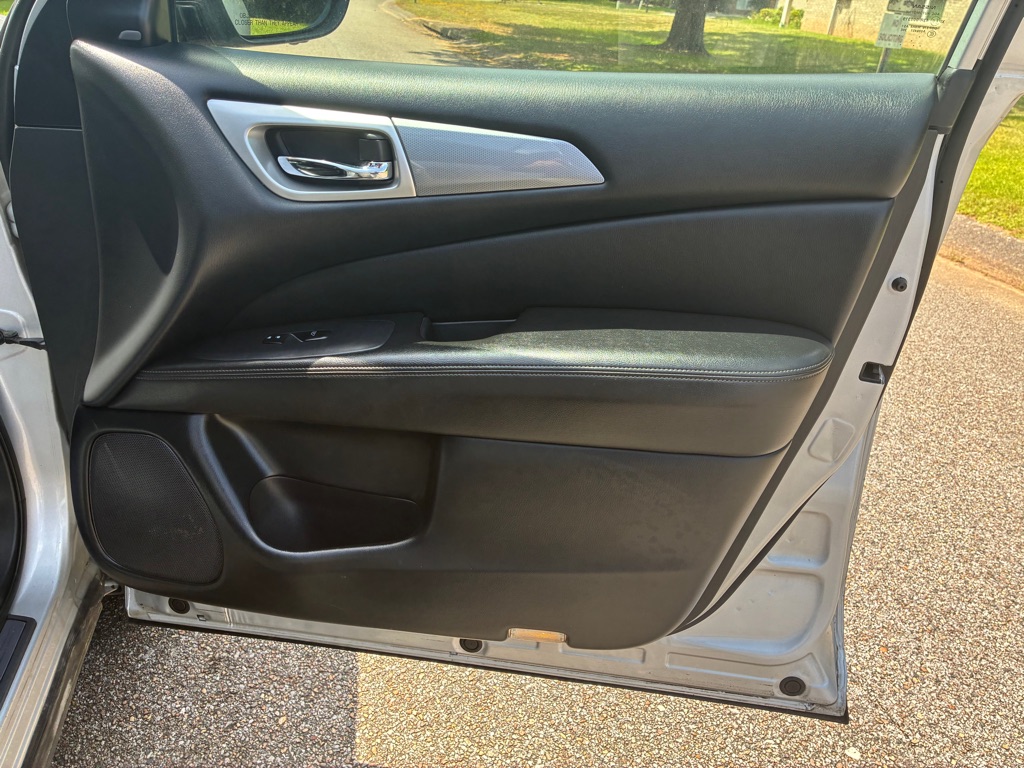 Photo 35 of this NISSAN PATHFINDER