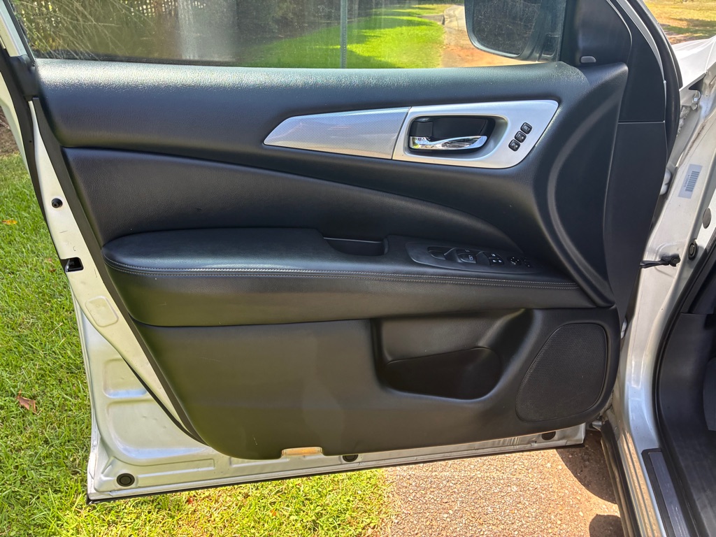 Photo 26 of this NISSAN PATHFINDER