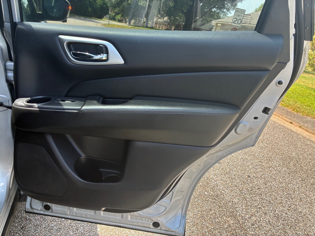 Photo 15 of this NISSAN PATHFINDER