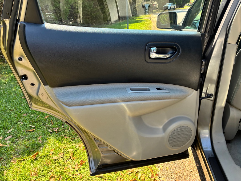 Photo 11 of this NISSAN ROGUE SELECT