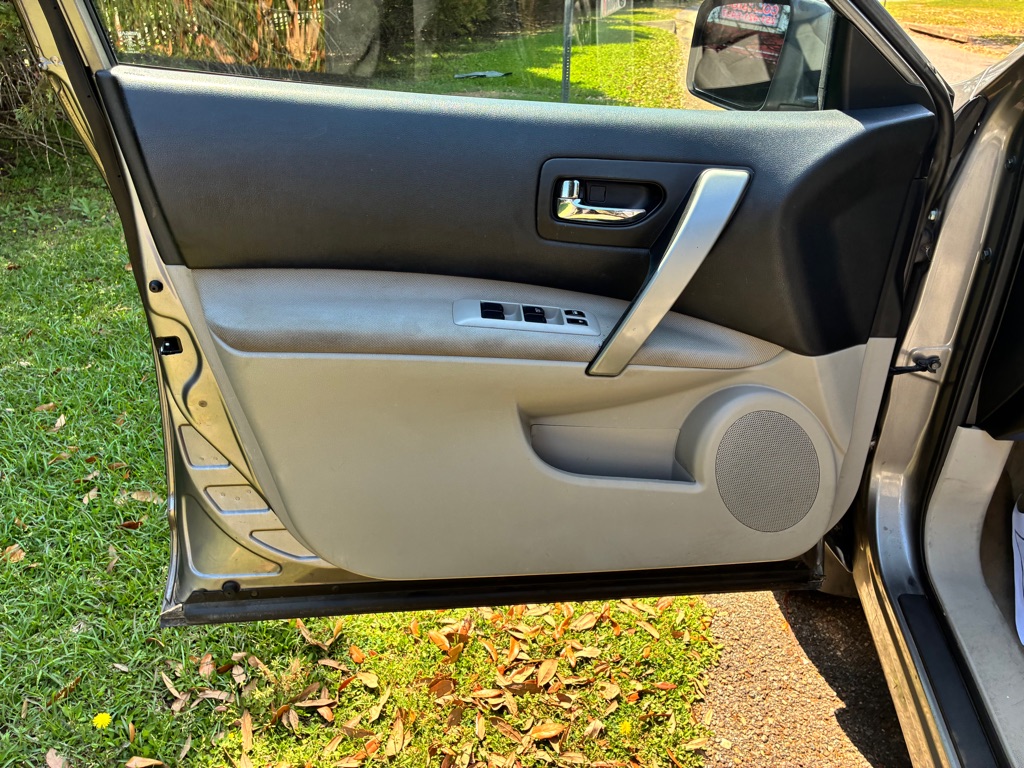 Photo 9 of this NISSAN ROGUE SELECT