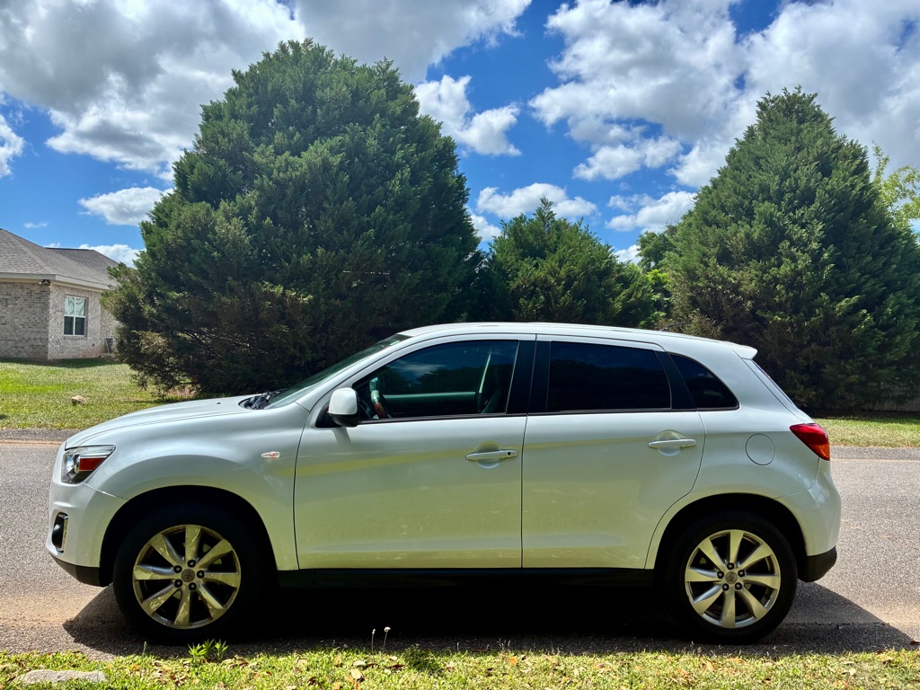 Photo 5 of this MITSUBISHI OUTLANDER SPORT