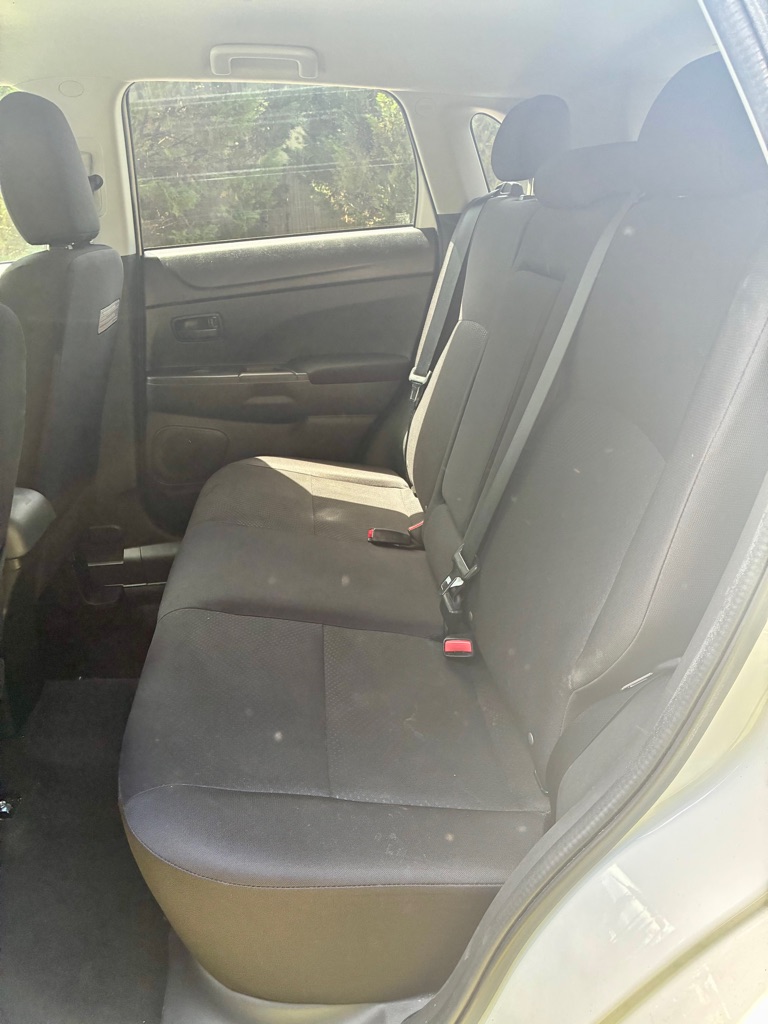 Photo 9 of this MITSUBISHI OUTLANDER SPORT