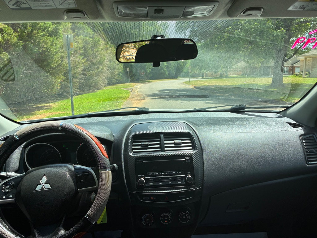 Photo 11 of this MITSUBISHI OUTLANDER SPORT