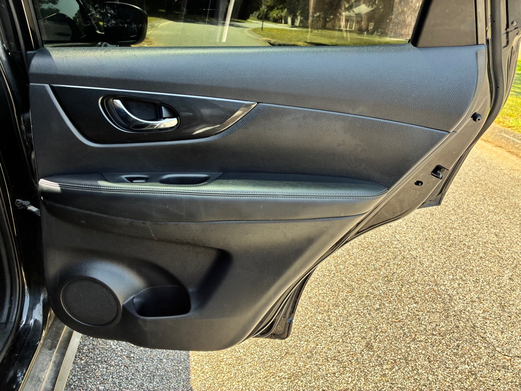 Photo 13 of this NISSAN ROGUE