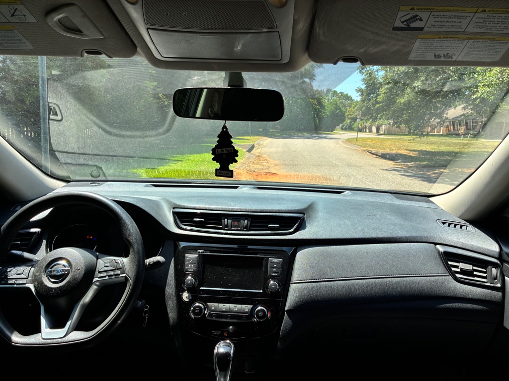 Photo 14 of this NISSAN ROGUE