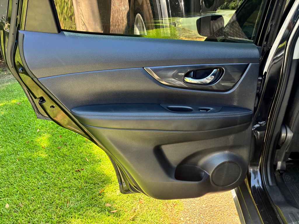 Photo 10 of this NISSAN ROGUE