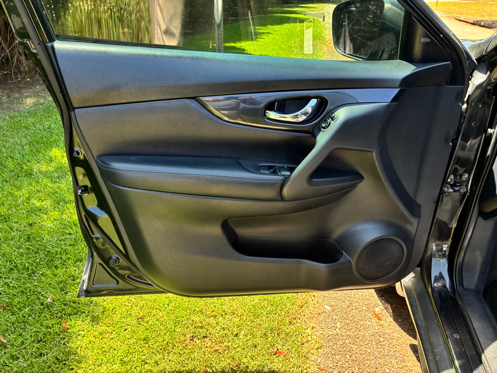 Photo 8 of this NISSAN ROGUE