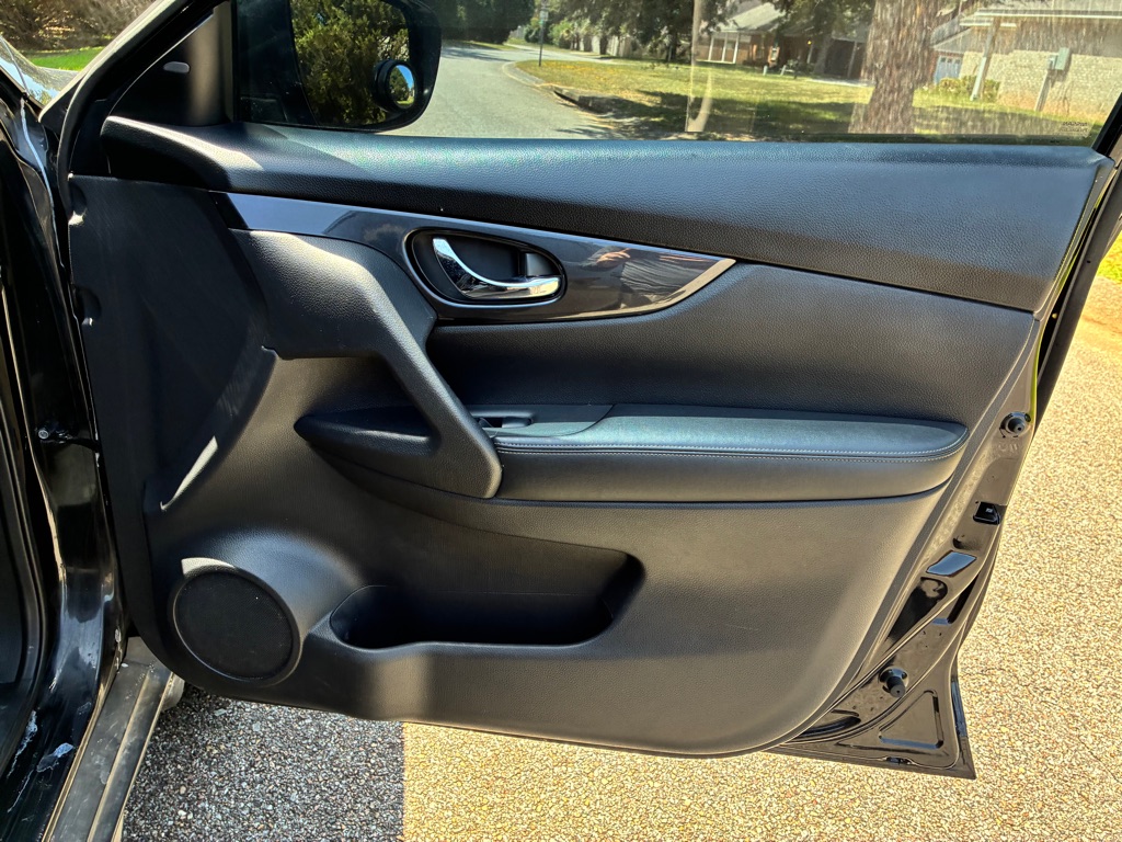 Photo 16 of this NISSAN ROGUE