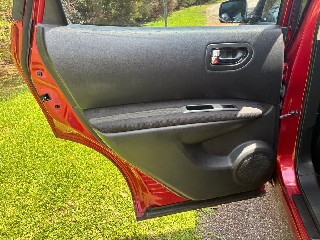 Photo 10 of this NISSAN ROGUE