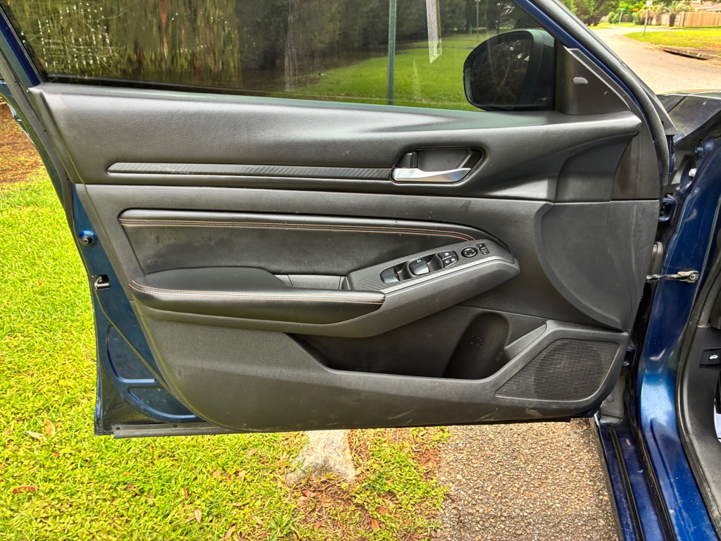 Photo 8 of this NISSAN ALTIMA