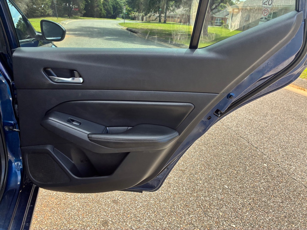 Photo 12 of this NISSAN ALTIMA