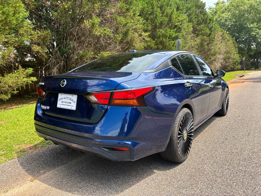 Photo 10 of this NISSAN ALTIMA