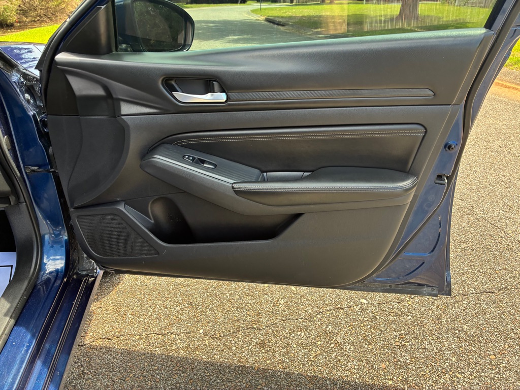 Photo 14 of this NISSAN ALTIMA