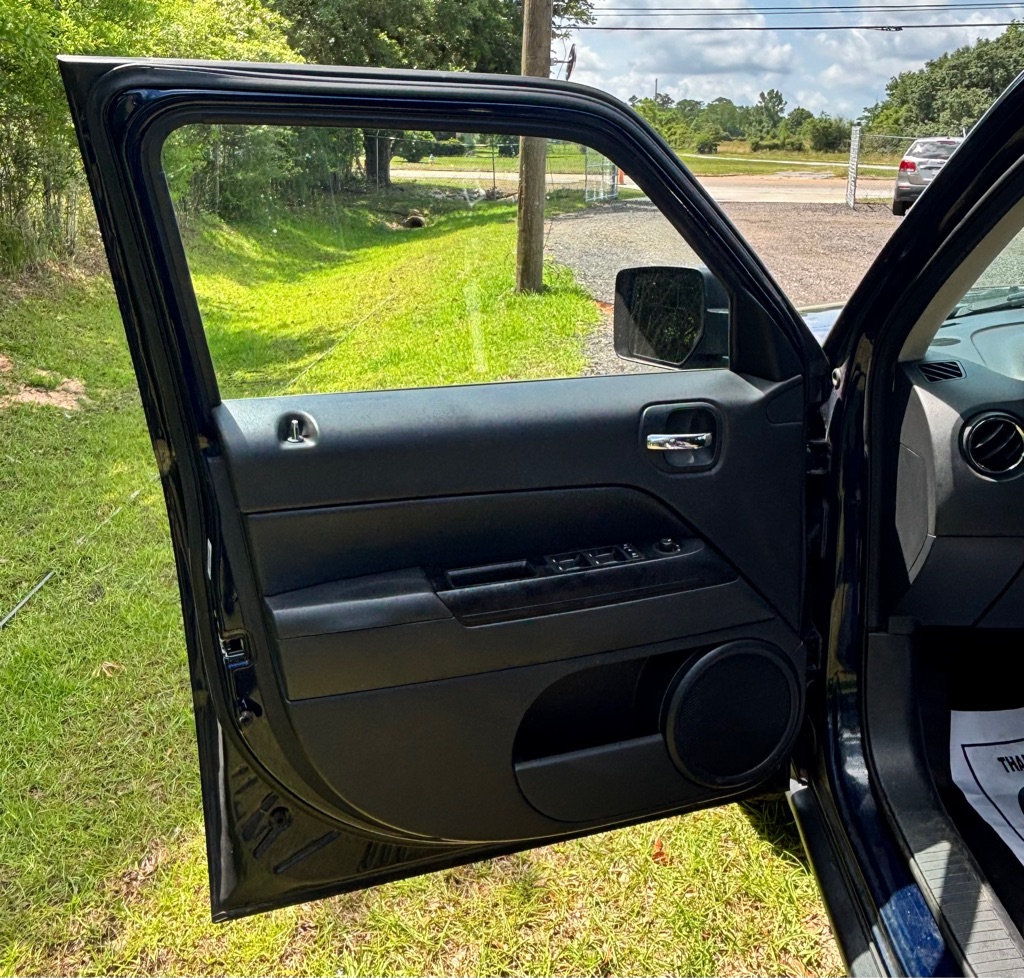 Photo 8 of this JEEP PATRIOT