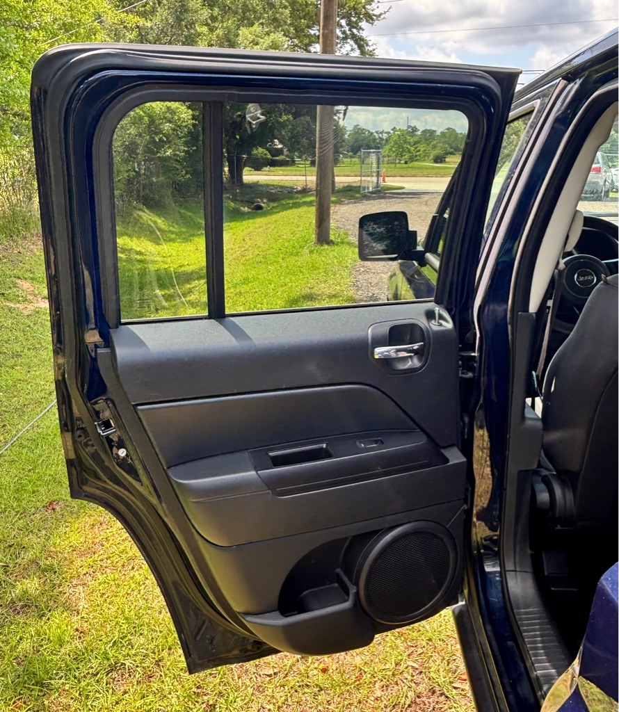 Photo 9 of this JEEP PATRIOT