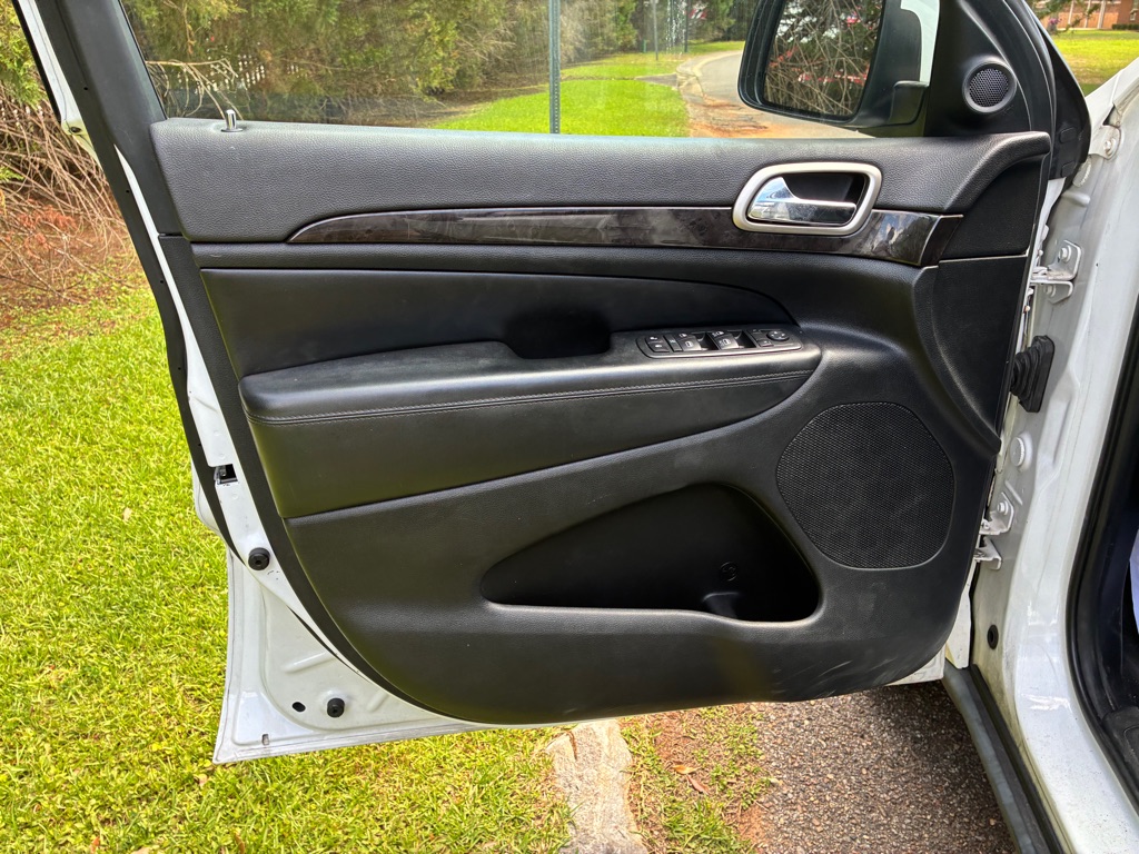 Photo 9 of this JEEP GRAND CHEROKEE