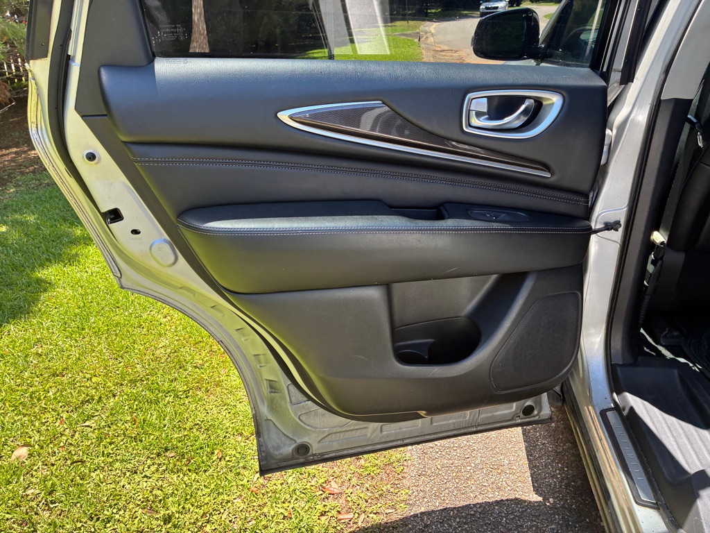 Photo 10 of this INFINITI QX60