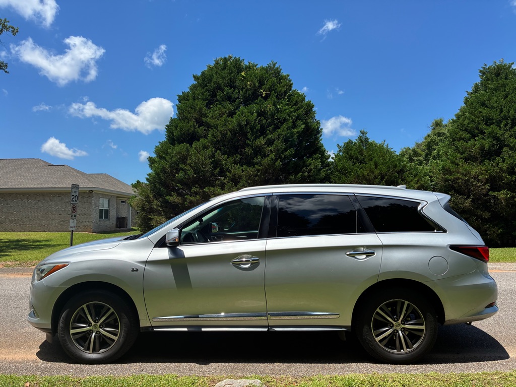 Photo 3 of this INFINITI QX60