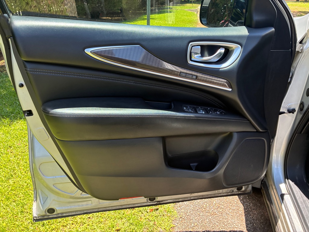 Photo 27 of this INFINITI QX60