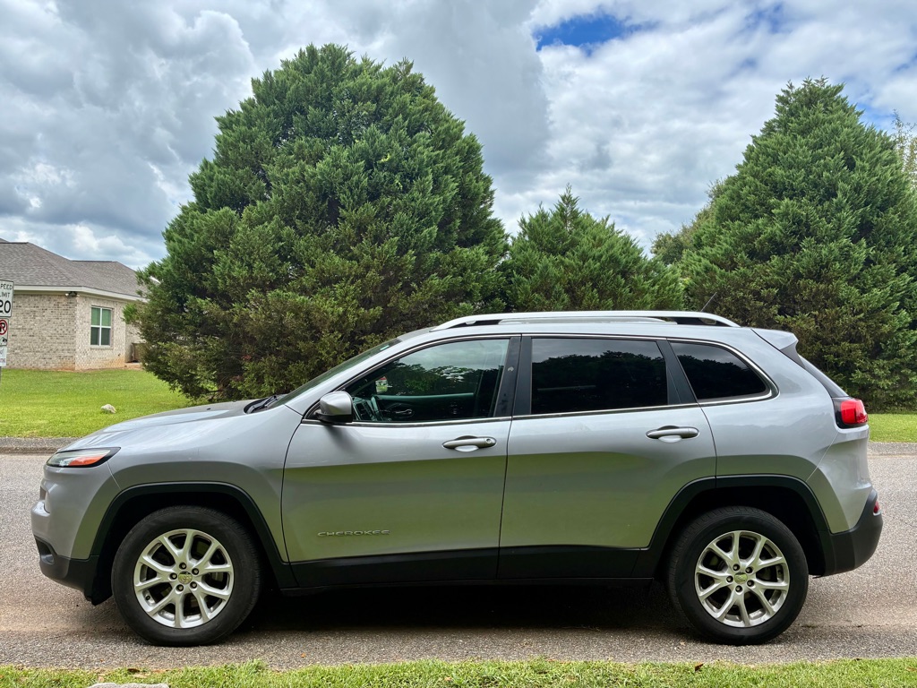 Photo 4 of this JEEP CHEROKEE
