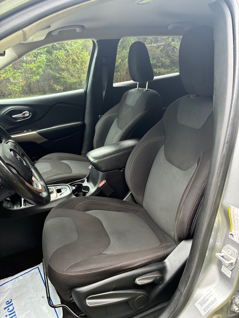 Photo 9 of this JEEP CHEROKEE