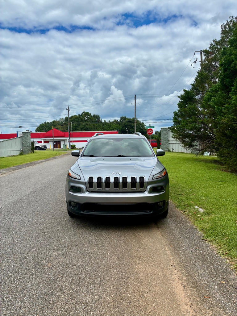Photo 5 of this JEEP CHEROKEE