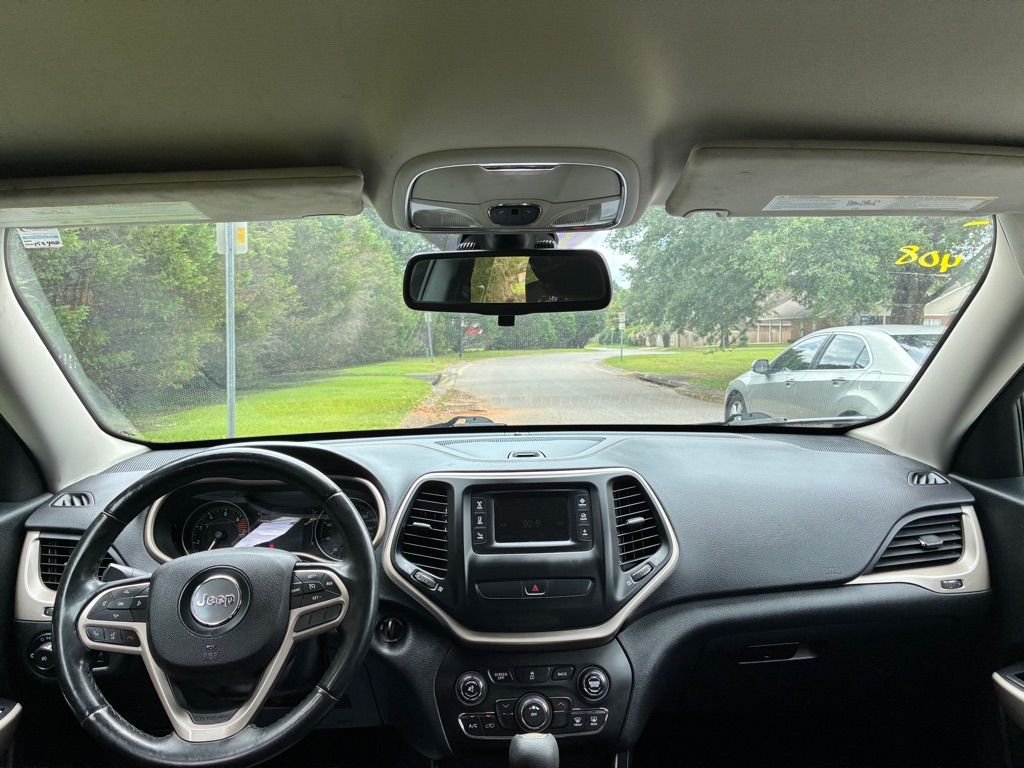 Photo 13 of this JEEP CHEROKEE