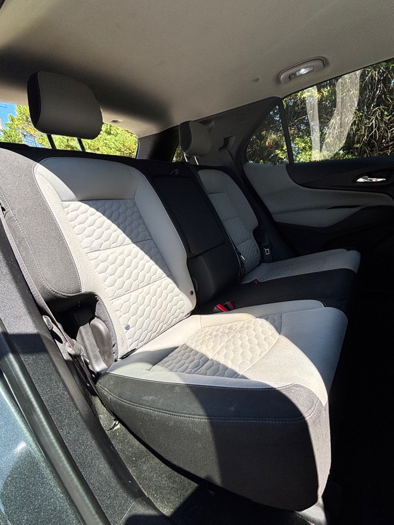 Photo 11 of this CHEVROLET EQUINOX