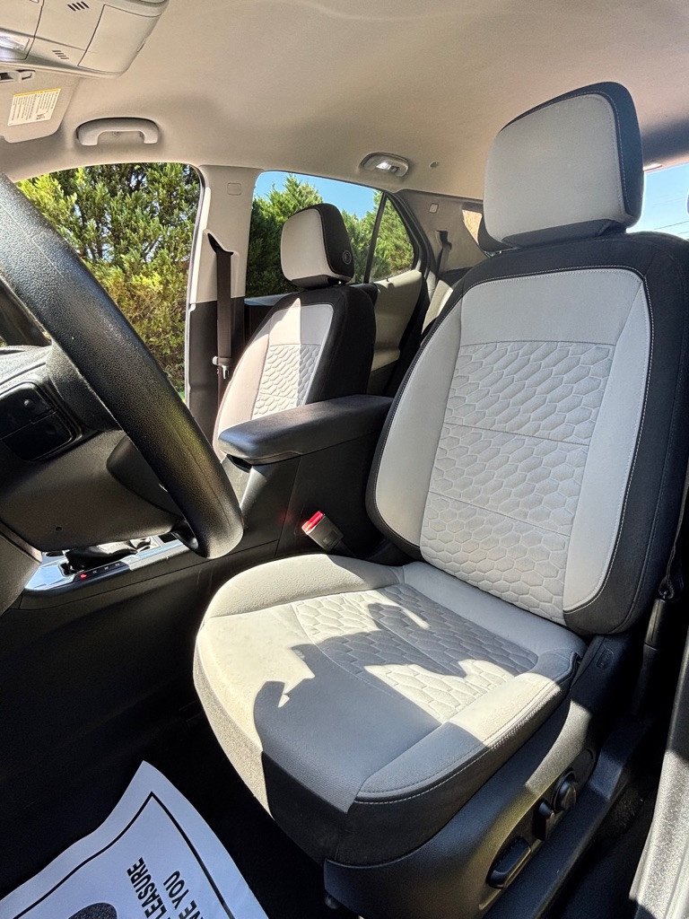 Photo 7 of this CHEVROLET EQUINOX