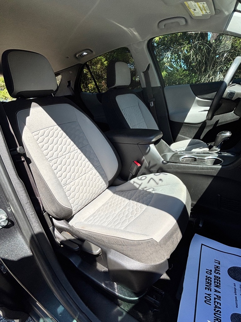 Photo 9 of this CHEVROLET EQUINOX