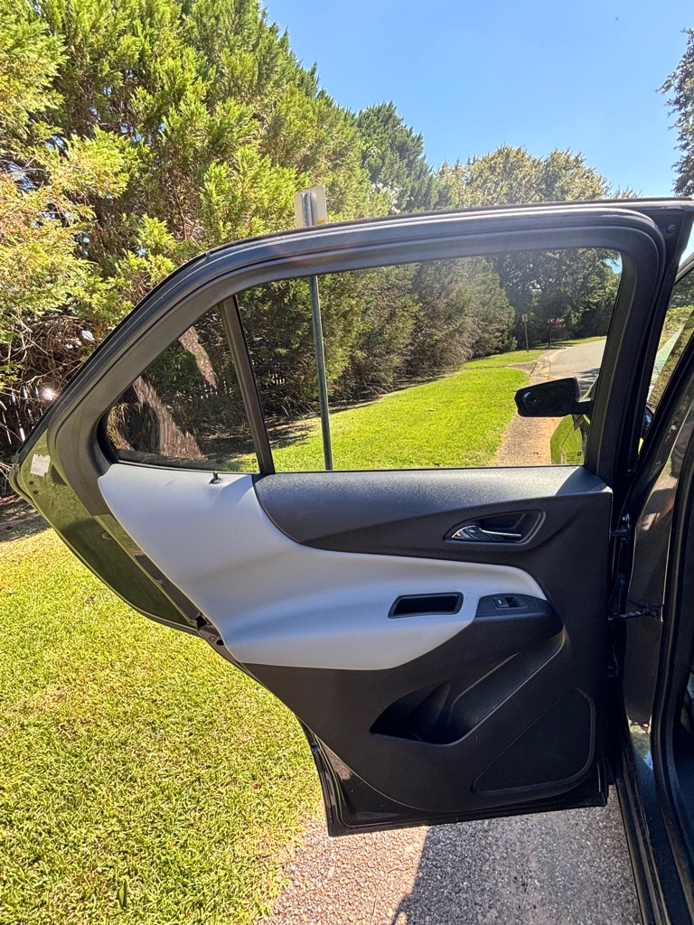Photo 12 of this CHEVROLET EQUINOX