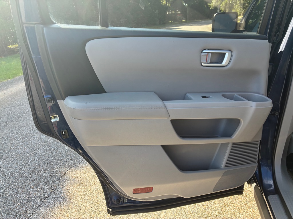 Photo 16 of this HONDA PILOT