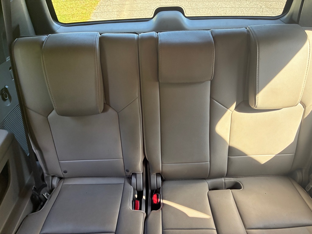 Photo 15 of this HONDA PILOT