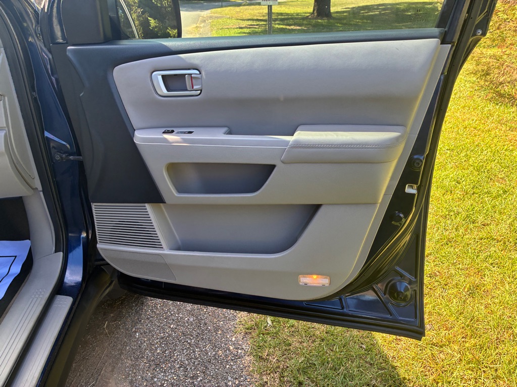 Photo 14 of this HONDA PILOT