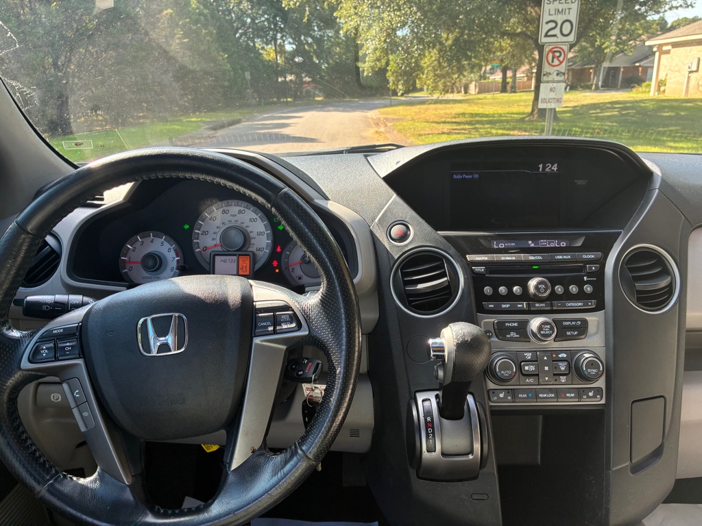 Photo 12 of this HONDA PILOT