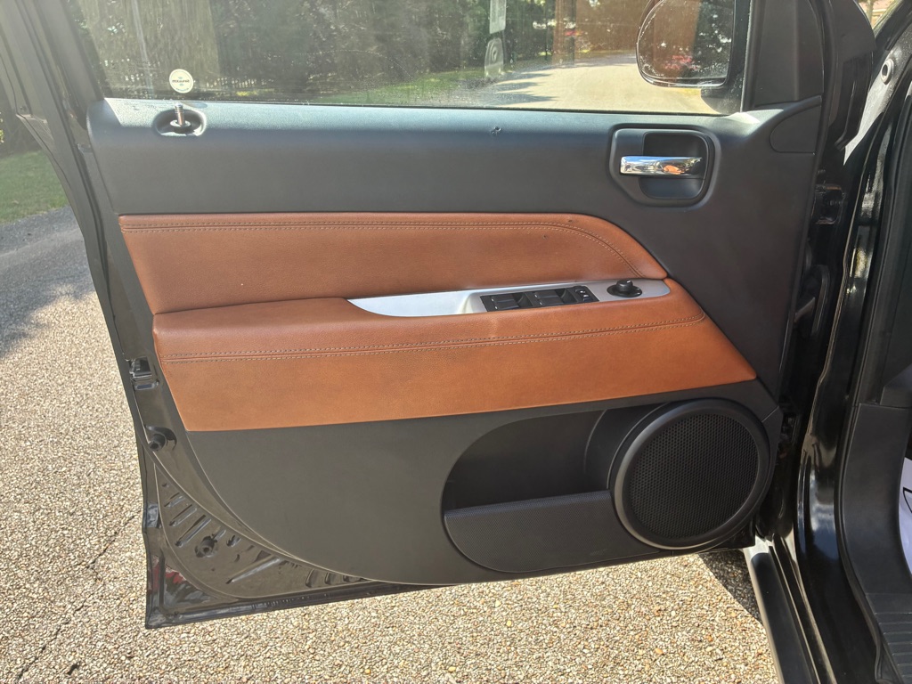 Photo 9 of this JEEP COMPASS