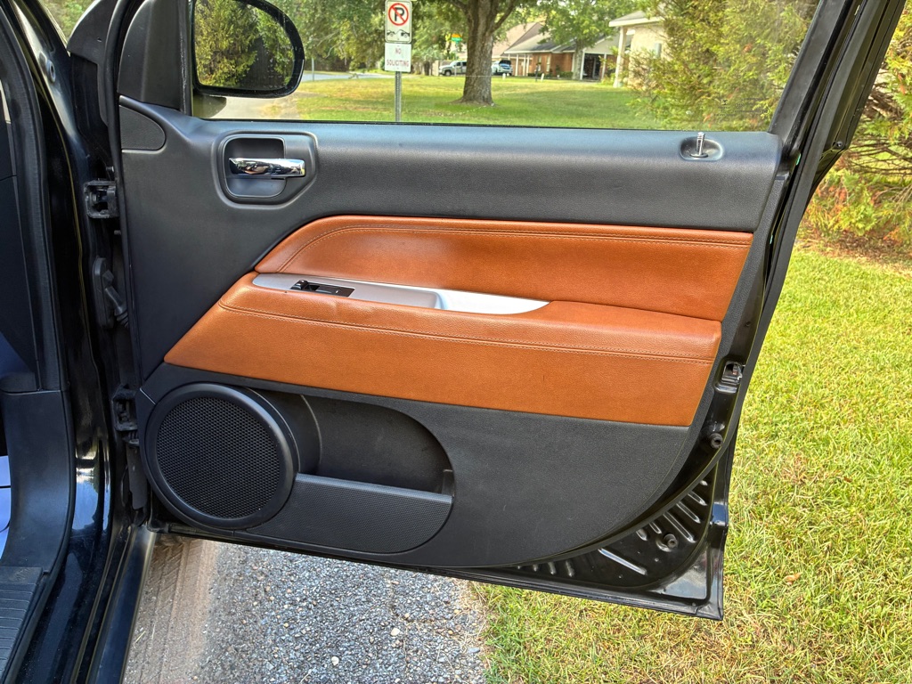 Photo 16 of this JEEP COMPASS