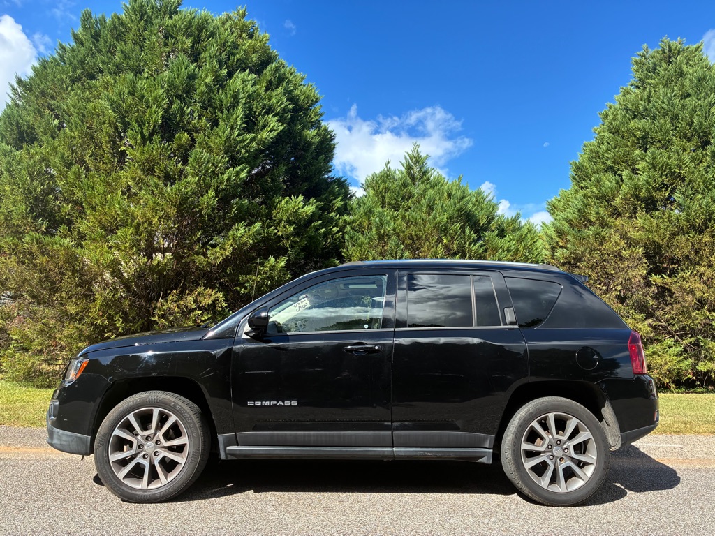 Photo 3 of this JEEP COMPASS