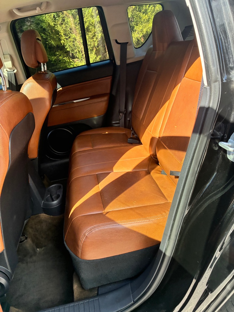 Photo 10 of this JEEP COMPASS