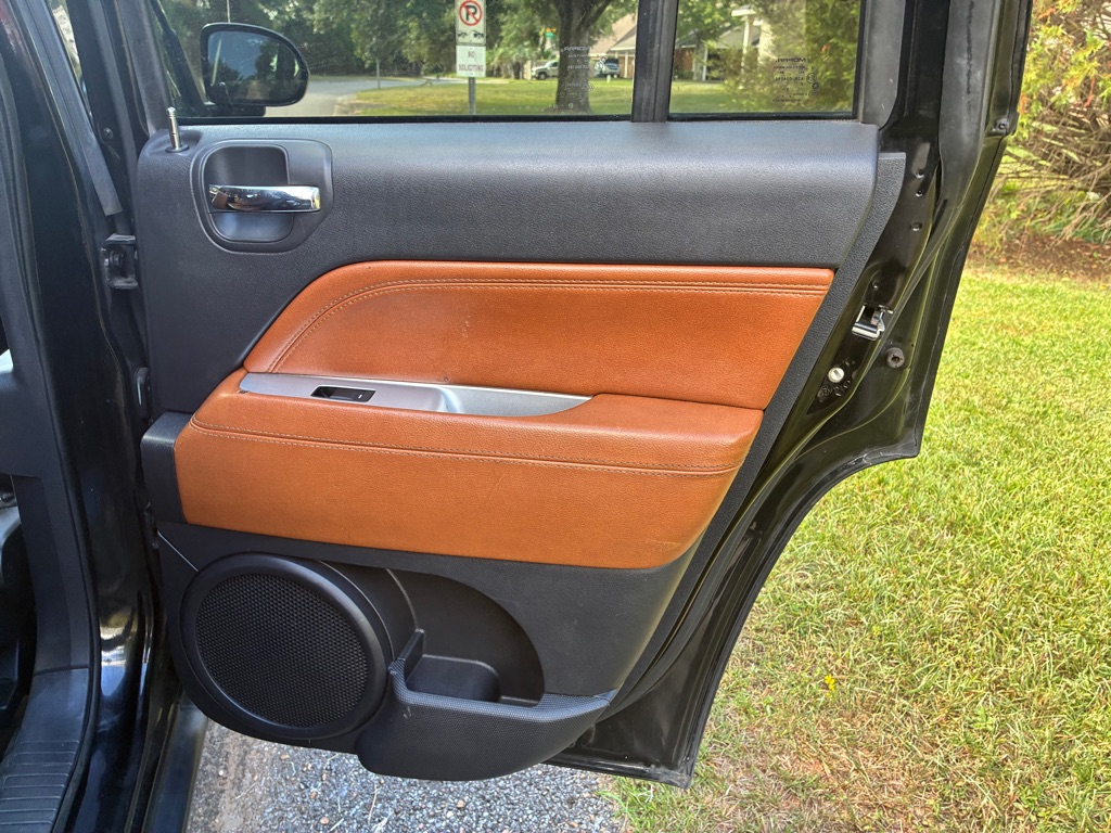 Photo 14 of this JEEP COMPASS