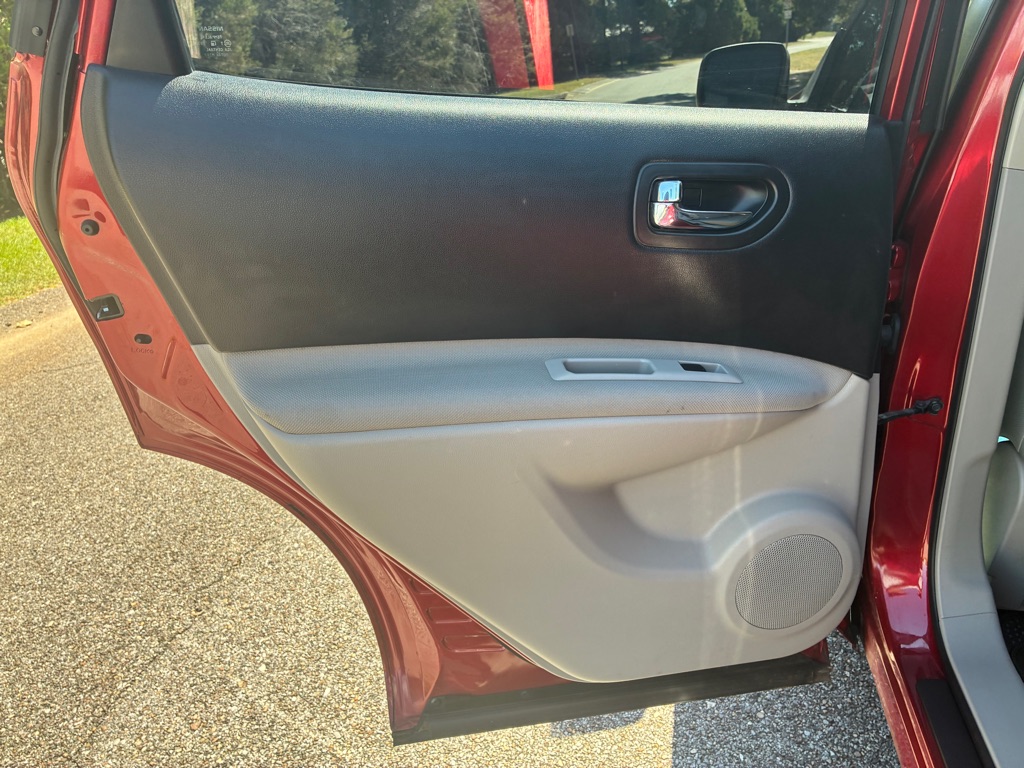 Photo 10 of this NISSAN ROGUE SELECT
