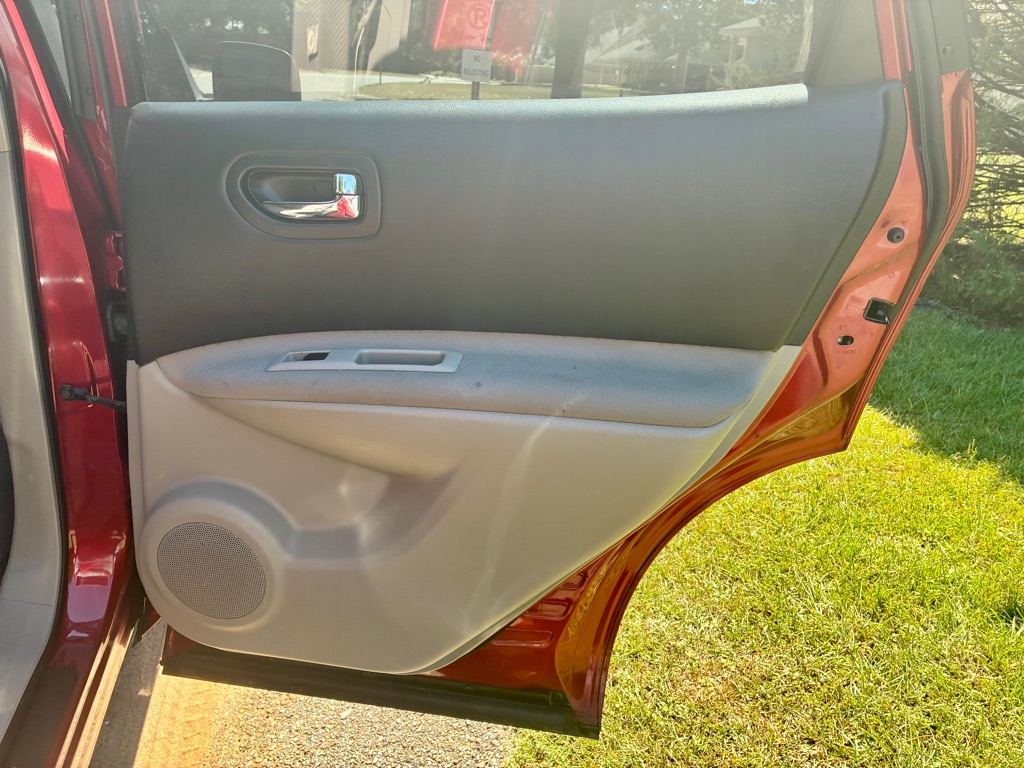 Photo 13 of this NISSAN ROGUE SELECT