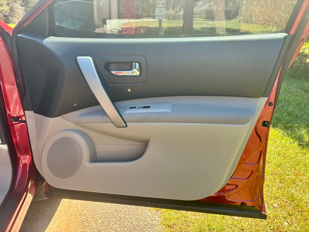 Photo 15 of this NISSAN ROGUE SELECT