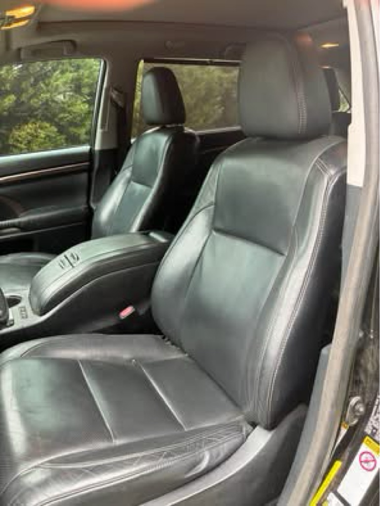 Photo 9 of this TOYOTA HIGHLANDER